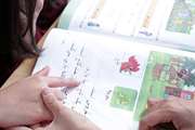 توزیع جهادی کتب درسی و مواد آموزشی مدارس استثنایی لرستان