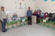 همت خیرین در آستانه سال تحصیلی؛ اهدای ۶۳ کیف و نوشت‌افزار به دانش‌آموزان مدرسه پسرانه مهر مادر