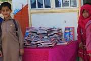 توزیع بسته‌های نوشت‌افزار در آموزشگاه مصباح و پیام‌نور شهرستان سراوان